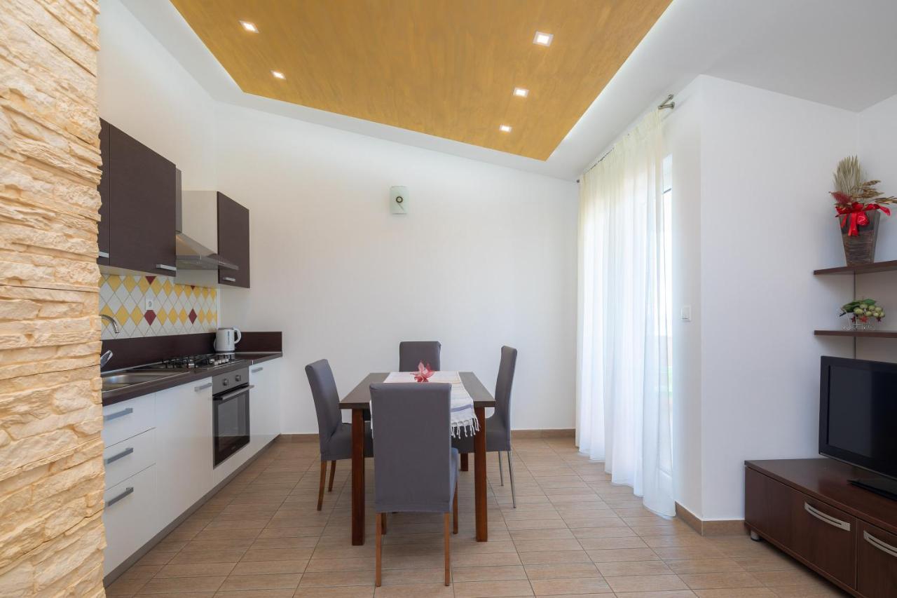 Apartments Vukovic Podstrana Exterior photo